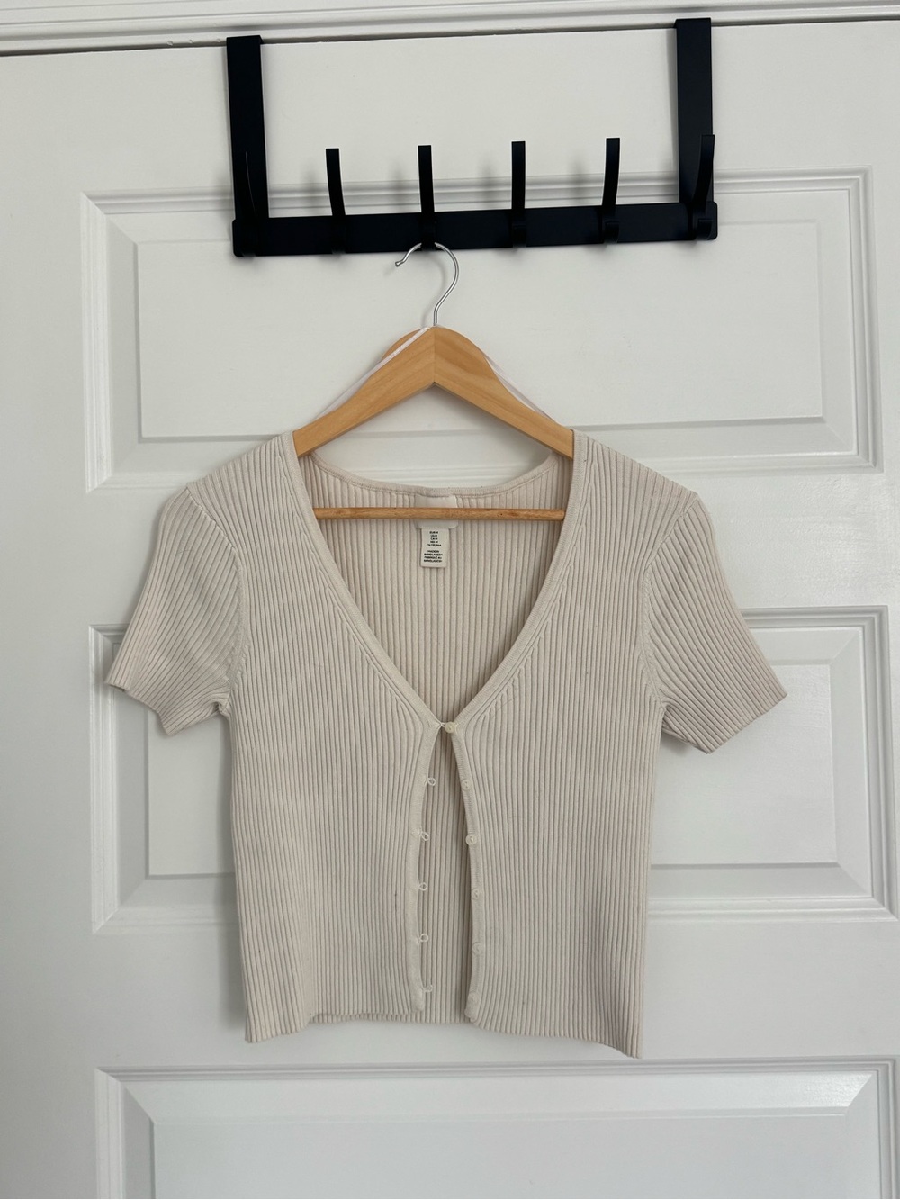 H&M Ribbed V-Neck Button-Front Crop Top - Cream
